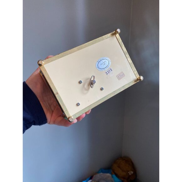 Vintage Mirrored Beveled Jewelry & Music Box With Gold Trim Plays "Love Story" R - Picture 3 of 10